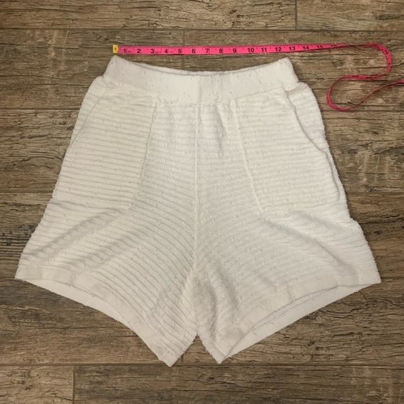 Women’s Free People Beach white Carter sweater shorts with pockets - Picture 4 of 5